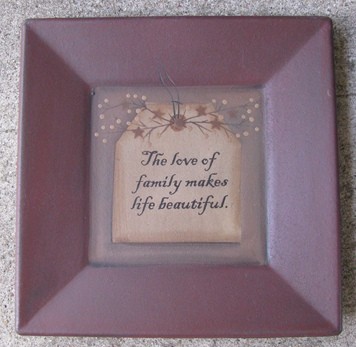 31231B - The Love of Family makes life beautiful wood plate 