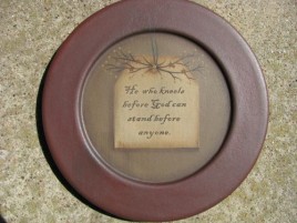 31571H - He who kneels before God can stand before anyone Wood Plate