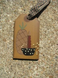 Primitive 31599P Pineapple & Candle Wood Gift Tag