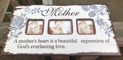 60991M - A Mother's Heart is a beautiful expression of God's everlasting love wood picture frame 