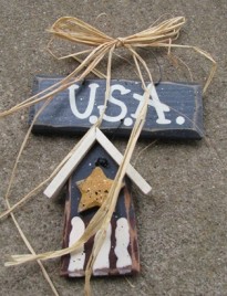 Patriotic Decor 713U - USA Hanging Birdhouse Wood